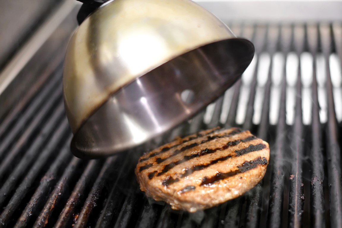 Hamburger Patty auf Elektrogrill